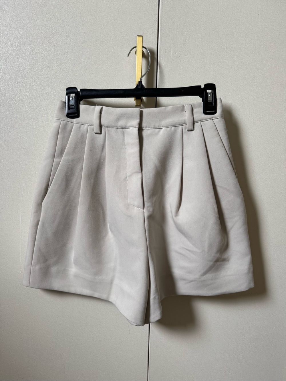 DISSH 	ROWAN TAILORED BONE SHORT